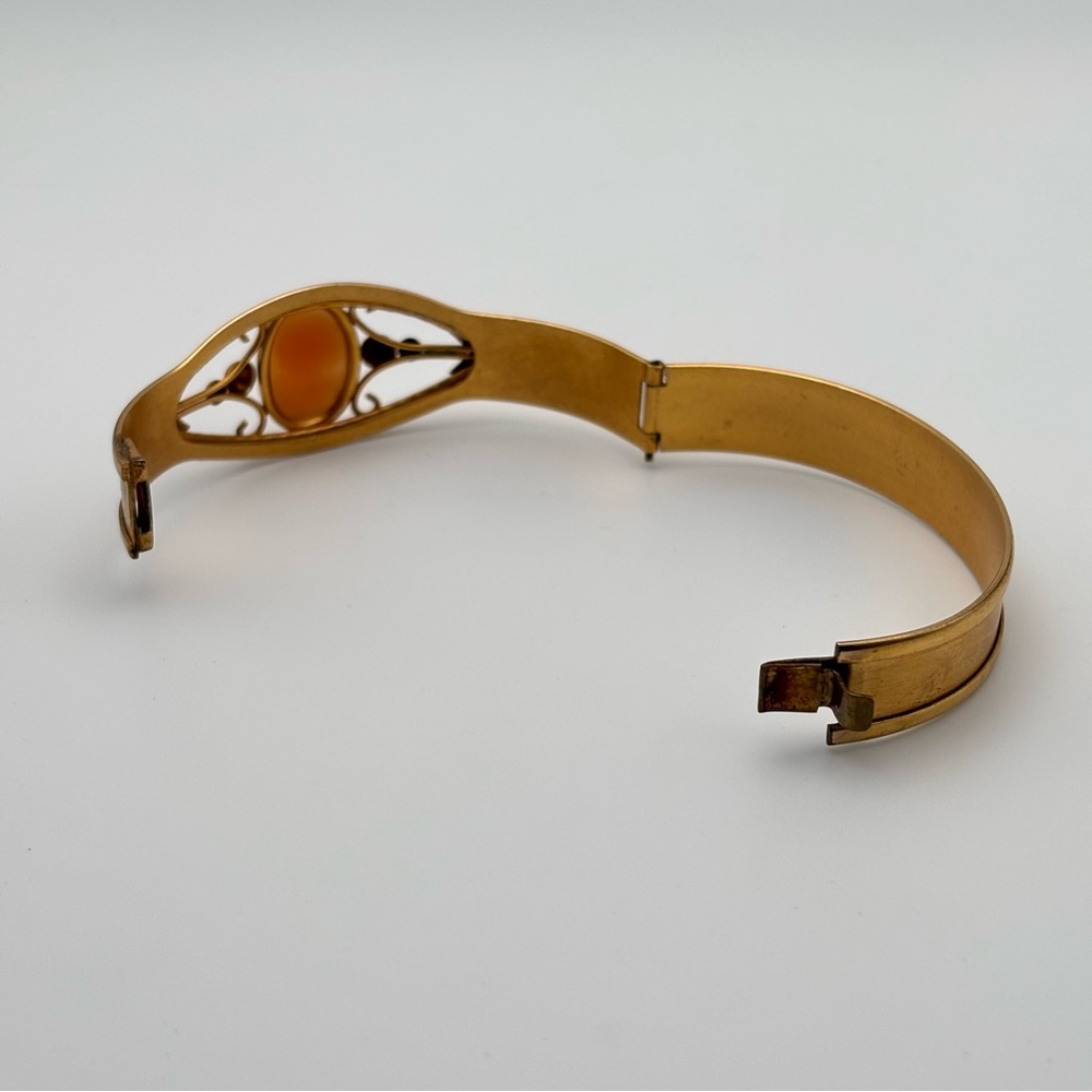 Vintage Gold-Tone Cameo Bangle Bracelet - Picture 5 of 6